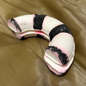 Lush x Beetlejuice Sandworm Body Bubbleroon Bubble Bar